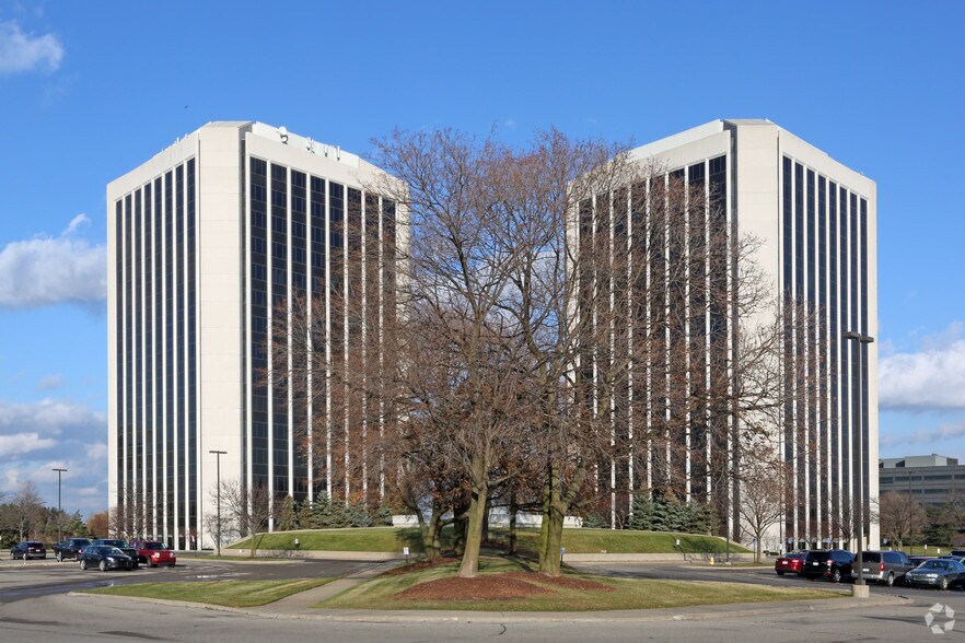 3 Parklane Blvd, Dearborn, MI for sale - Primary Photo - Image 1 of 1