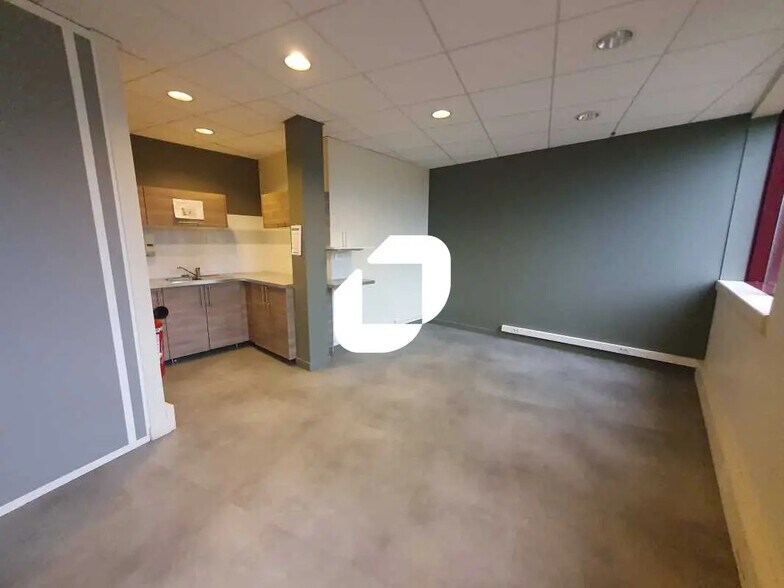 103 Rue Pereire, Saint-Germain-en-Laye for lease - Interior Photo - Image 3 of 11