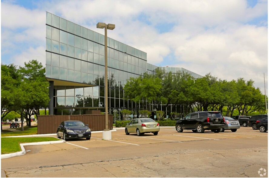 8600 Freeport Pky, Irving, TX for lease - Building Photo - Image 3 of 8