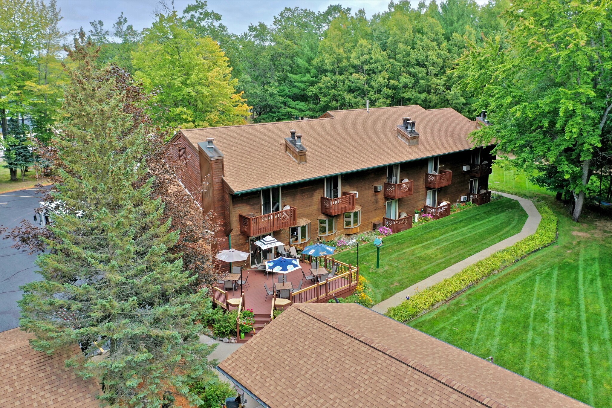 565 W West Branch Rd, Prudenville, MI 48651 Springbrook Inn & Frog