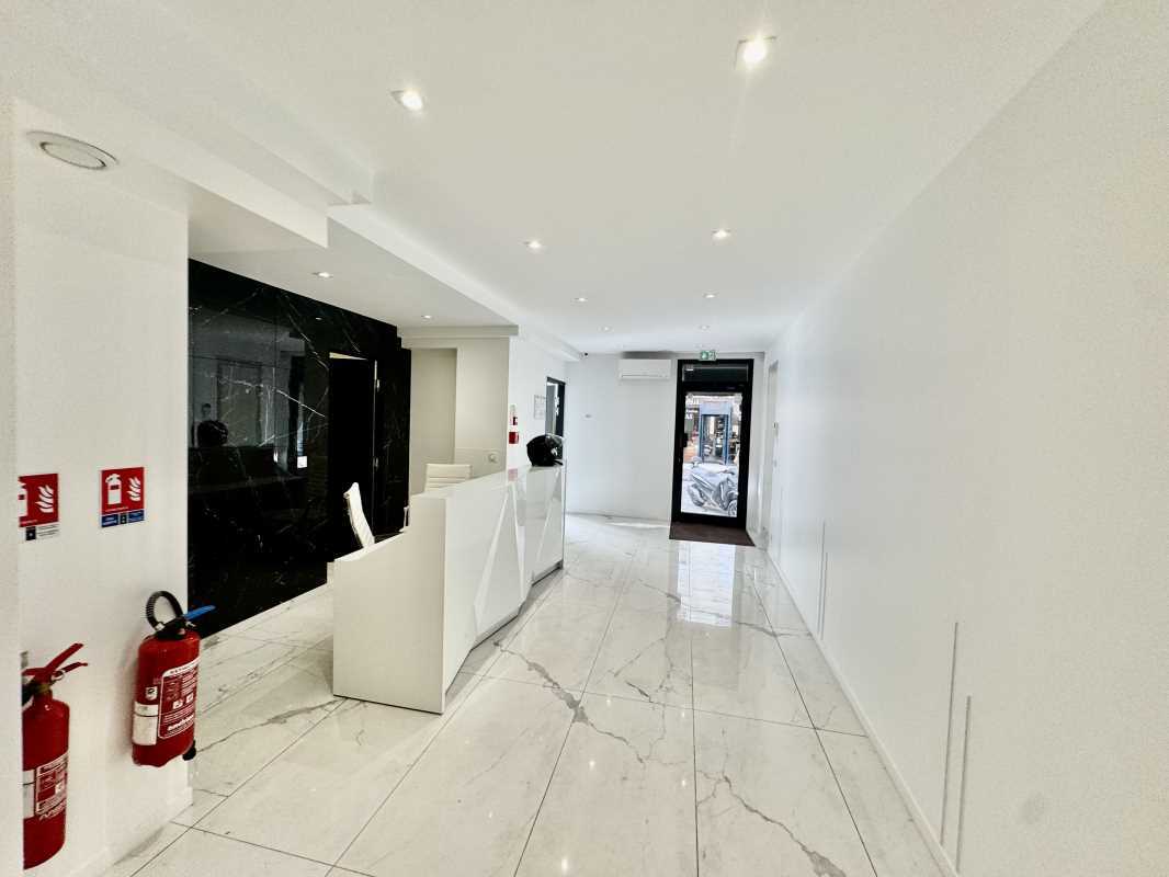 7 Rue Violet, Paris for lease Interior Photo- Image 1 of 5