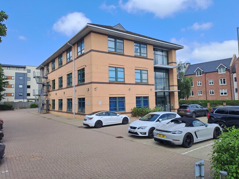 85 Great North Rd, Hatfield for lease - Building Photo - Image 1 of 5