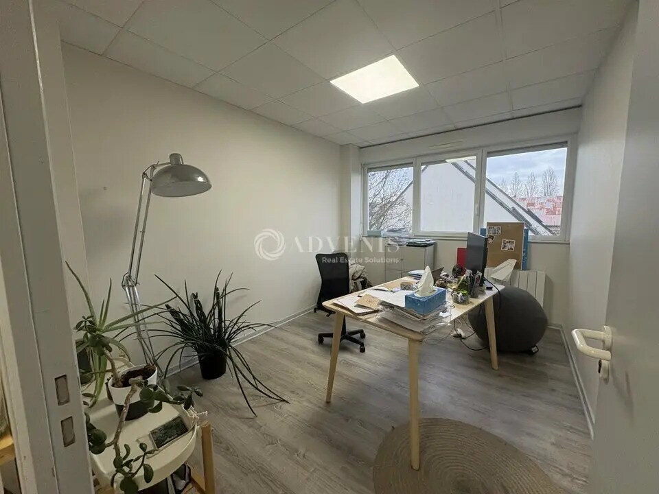 Office in Le Mans for lease Interior Photo- Image 1 of 4