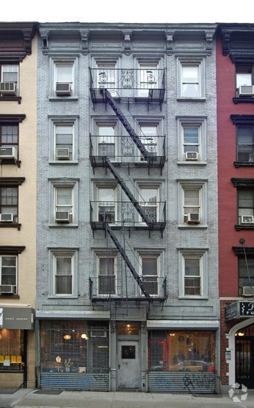 127 E 7th St, New York, NY for lease - Building Photo - Image 2 of 6