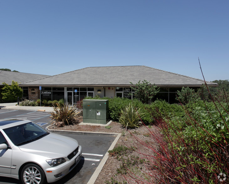 588 N Sunrise Ave, Roseville, CA for lease - Building Photo - Image 2 of 2