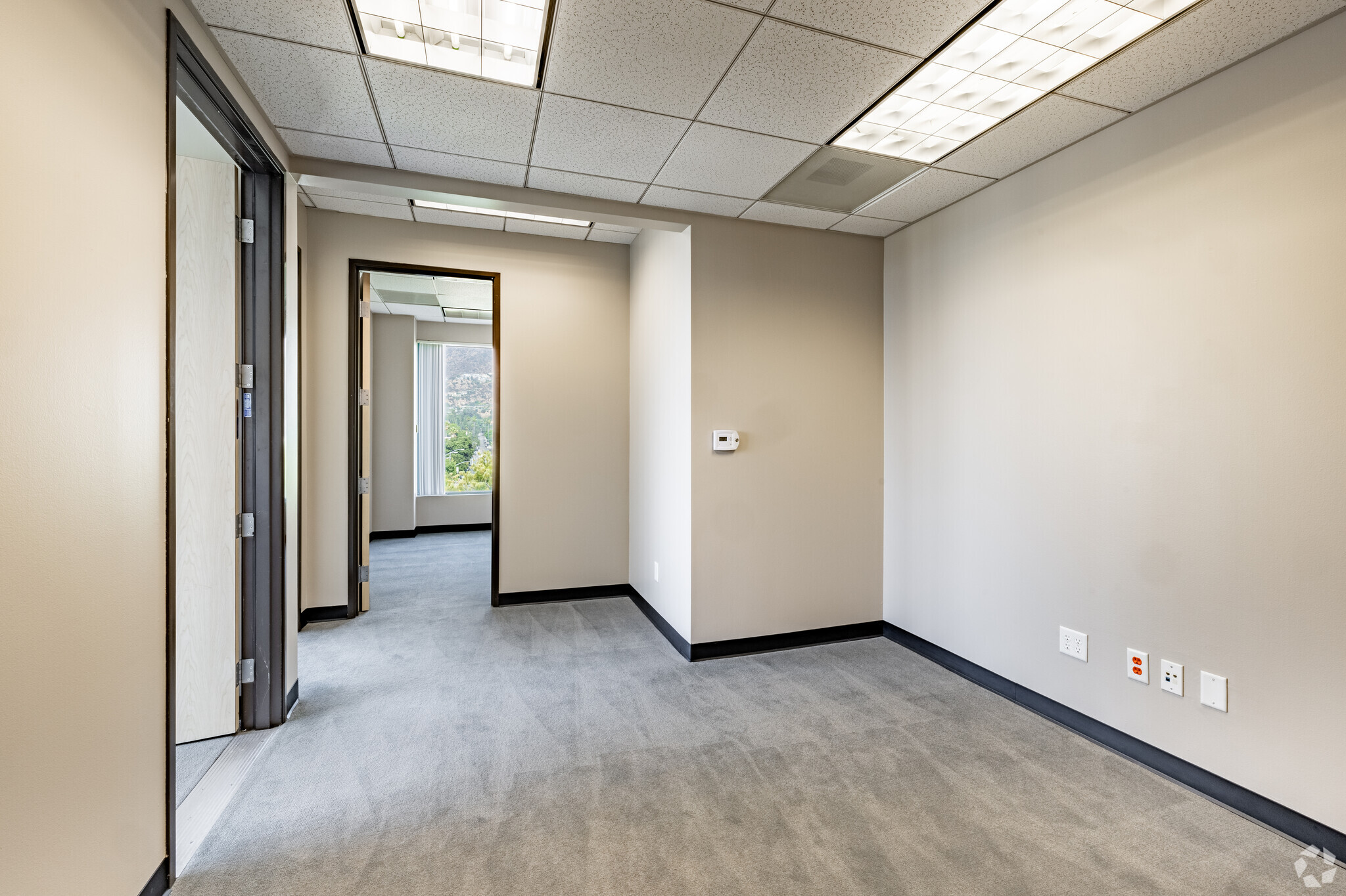 1010 N Central Ave, Glendale, CA for lease Interior Photo- Image 1 of 5