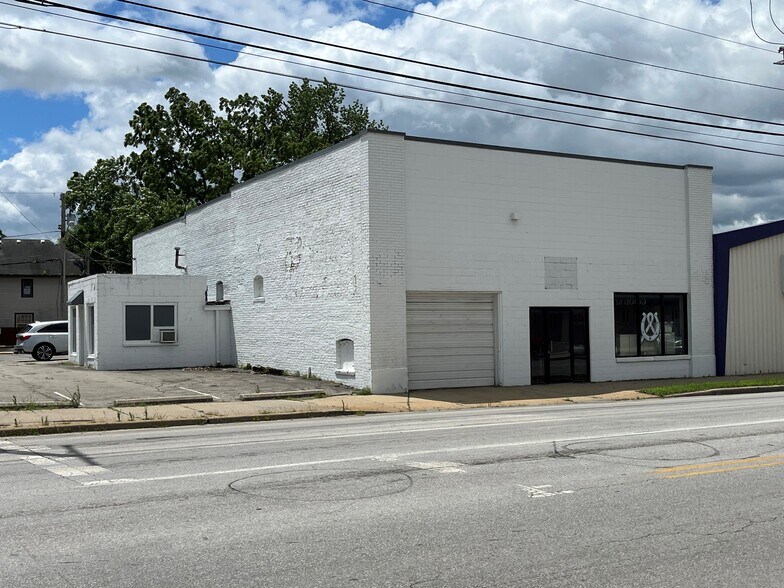 2721 E Washington St, Indianapolis, IN for sale - Building Photo - Image 1 of 4