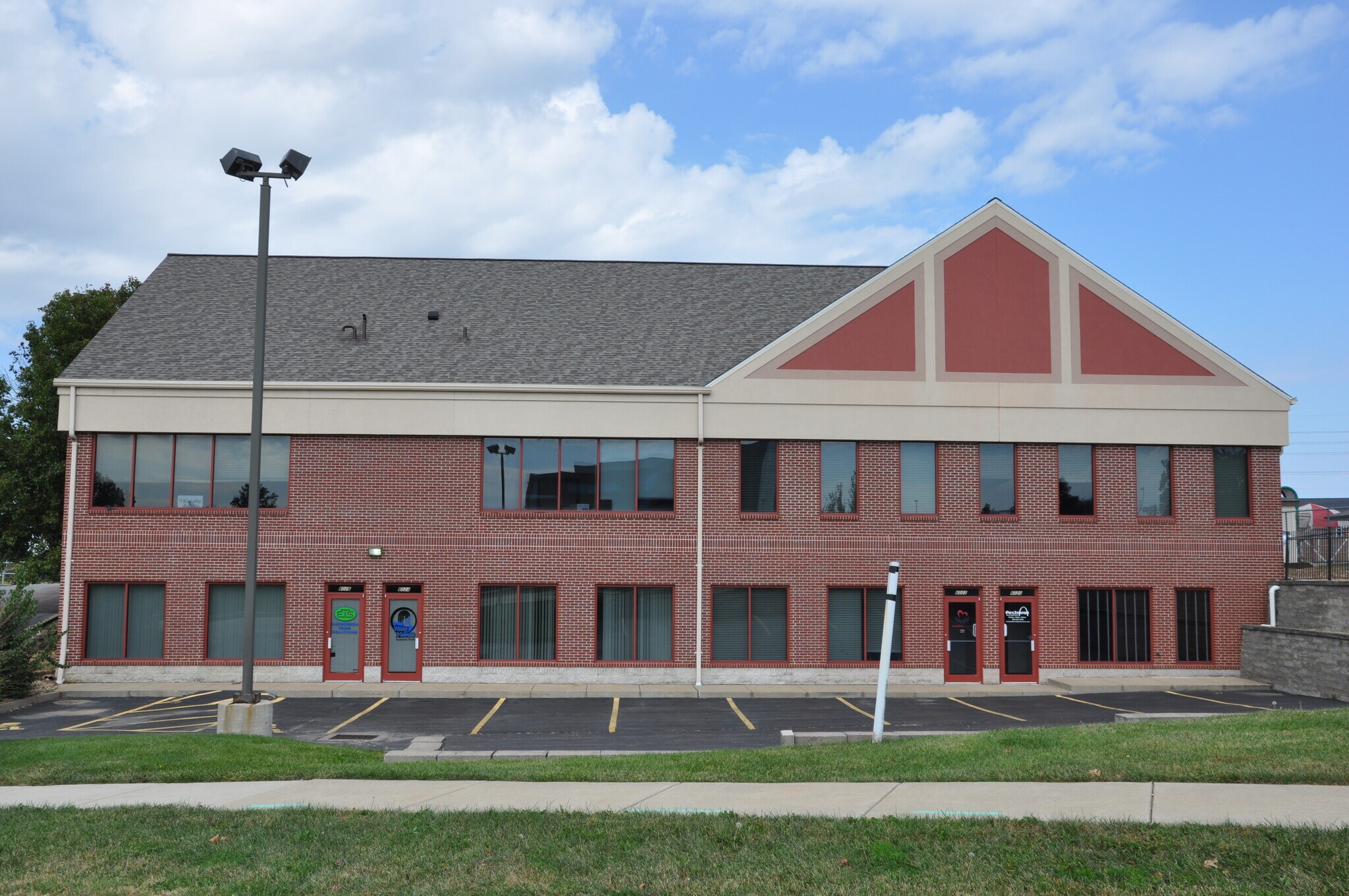 60206038 Weldon Spring Pky, Weldon Spring, MO 63304 Weldon Centre