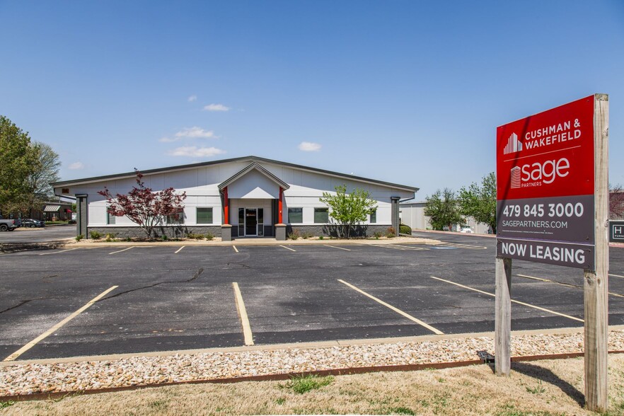 2701 SE Otis Corley Dr, Bentonville, AR for lease - Building Photo - Image 3 of 14