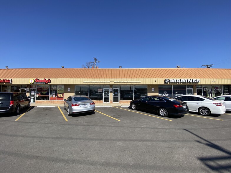 13-105 W Grand Ave, Bensenville, IL for lease - Building Photo - Image 2 of 13