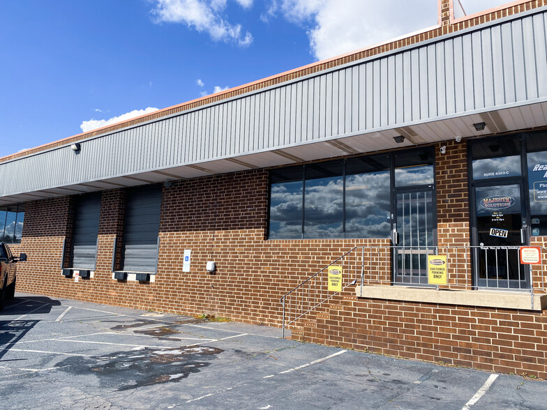 4303 South Blvd, Charlotte, NC for lease - Building Photo - Image 1 of 15