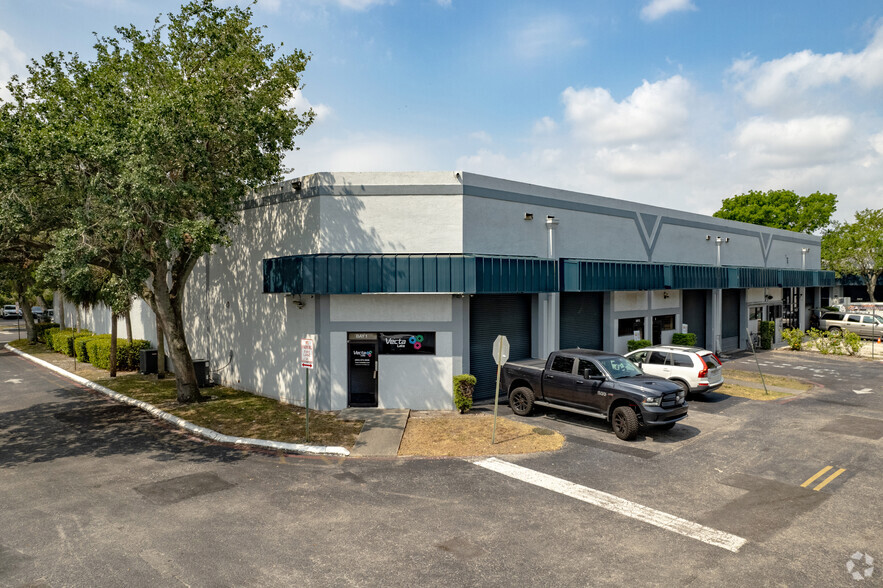 6741 W Sunrise Blvd, Plantation, FL for lease - Building Photo - Image 1 of 11