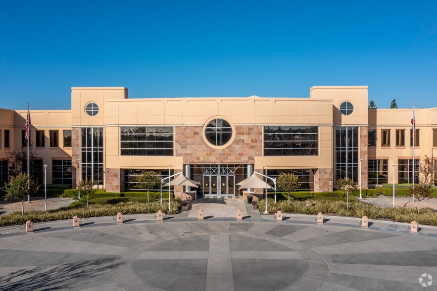 915 W Imperial Hwy, Brea, CA for lease - Building Photo - Image 1 of 26