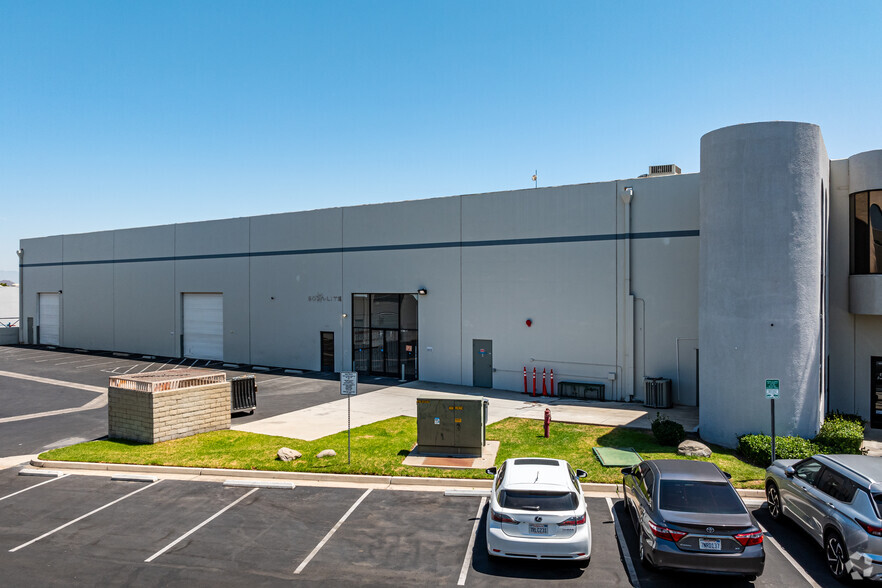 1611 W Pomona Rd, Corona, CA for lease - Building Photo - Image 3 of 14