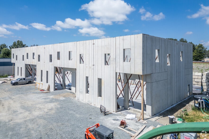 7415 Lowland Dr, Burnaby, BC for sale - Building Photo - Image 1 of 2