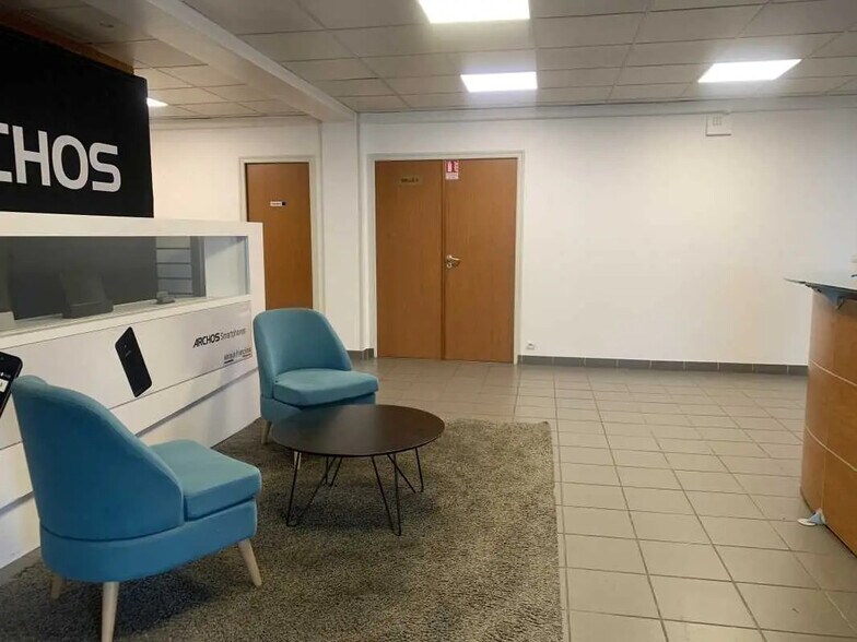 12 Rue Ampère, Igny for lease - Lobby - Image 2 of 8