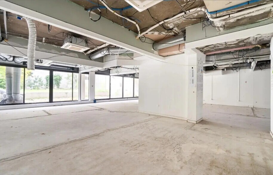 Office in Paris for lease - Building Photo - Image 1 of 6