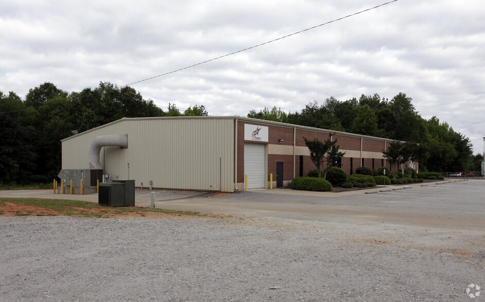 428 S Rd, Greer, SC 29650