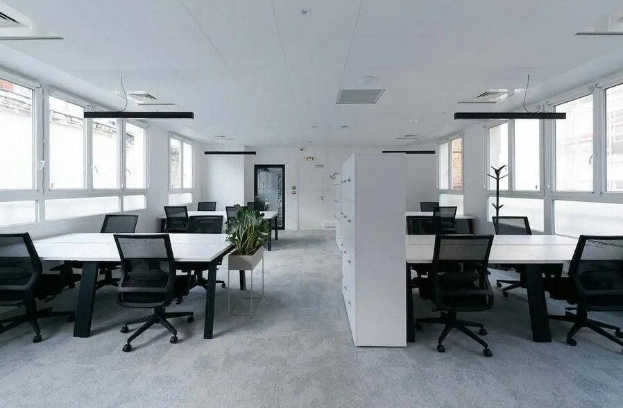 Rue Sainte-Anne, Paris for lease - Interior Photo - Image 3 of 10