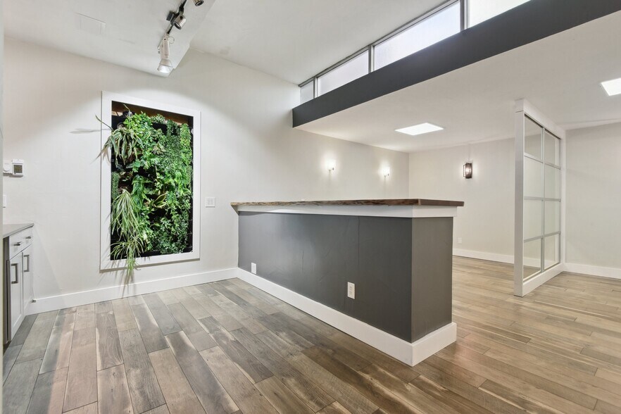 2 Adams St, Denver, CO for lease - Interior Photo - Image 1 of 2