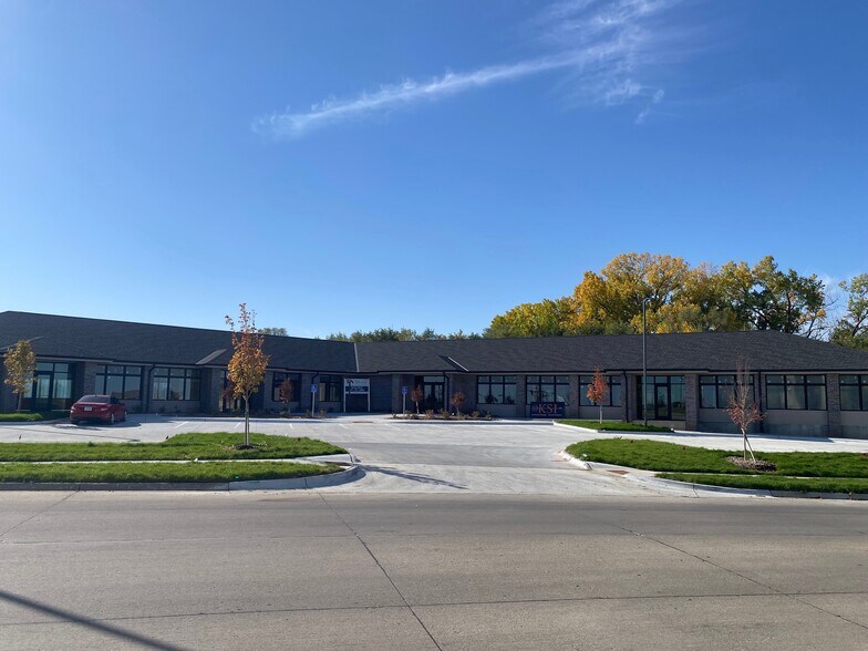 1630 N Main St, Elkhorn, NE for lease - Building Photo - Image 1 of 8