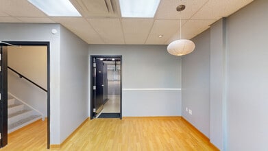 7507 Kingspointe Pkwy, Orlando, FL for lease Matterport 3D Scan- Image 1 of 13