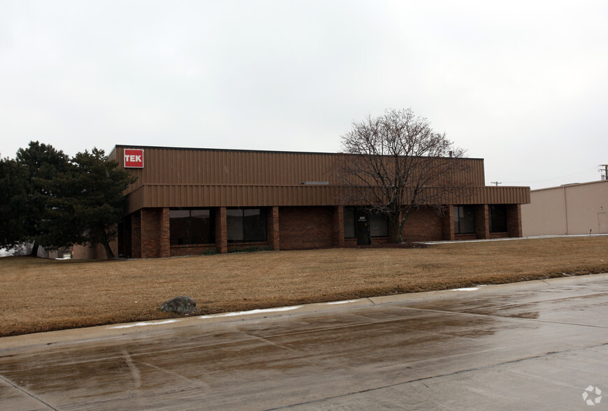 450 Robbins Dr, Troy, MI for lease - Primary Photo - Image 1 of 5