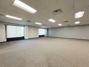 1961 Premier Dr, Mankato, MN for lease Interior Photo- Image 2 of 8