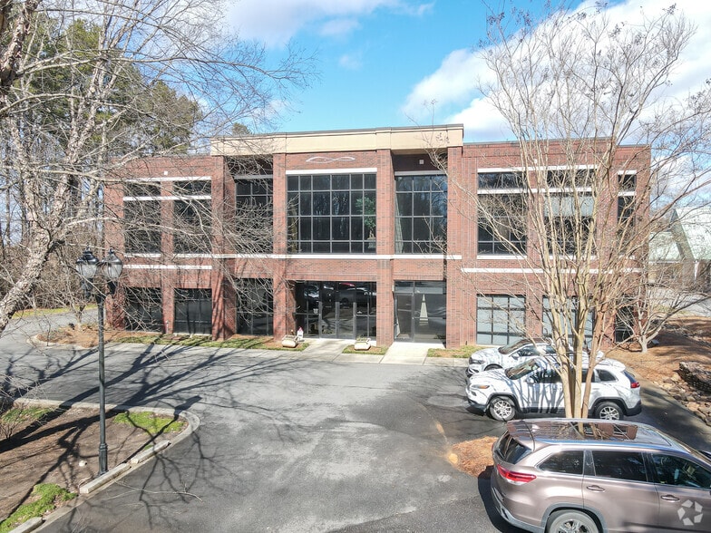 403 Gilead Rd, Huntersville, NC for lease - Primary Photo - Image 1 of 121