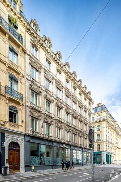 Office in Lyon for lease - Building Photo - Image 2 of 4