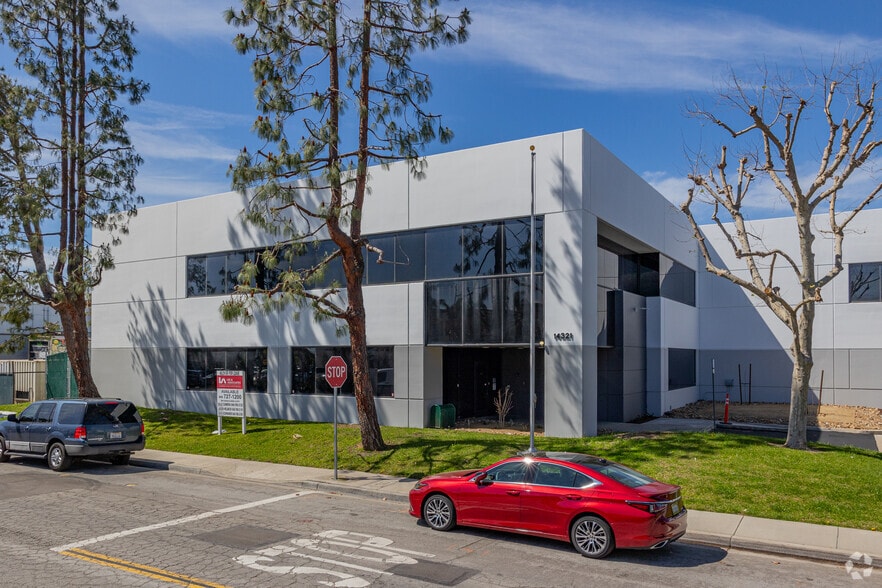14321 Corporate Dr, Garden Grove, CA for lease - Building Photo - Image 3 of 8