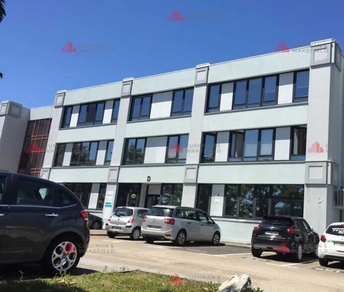 Office in École-Valentin for lease - Building Photo - Image 2 of 7