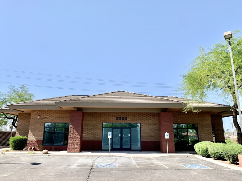 2050 S Cottonwood Dr, Tempe, AZ for lease - Building Photo - Image 1 of 10