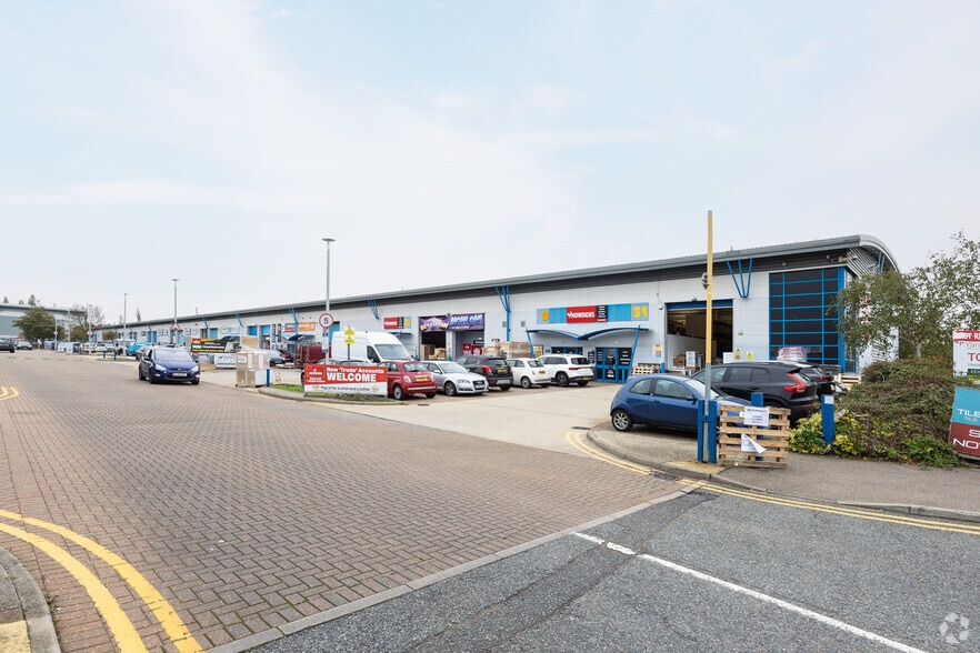 Luckyn Ln, Basildon for sale - Primary Photo - Image 1 of 1