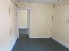 Peartree Ln, Dudley for lease Interior Photo- Image 2 of 2