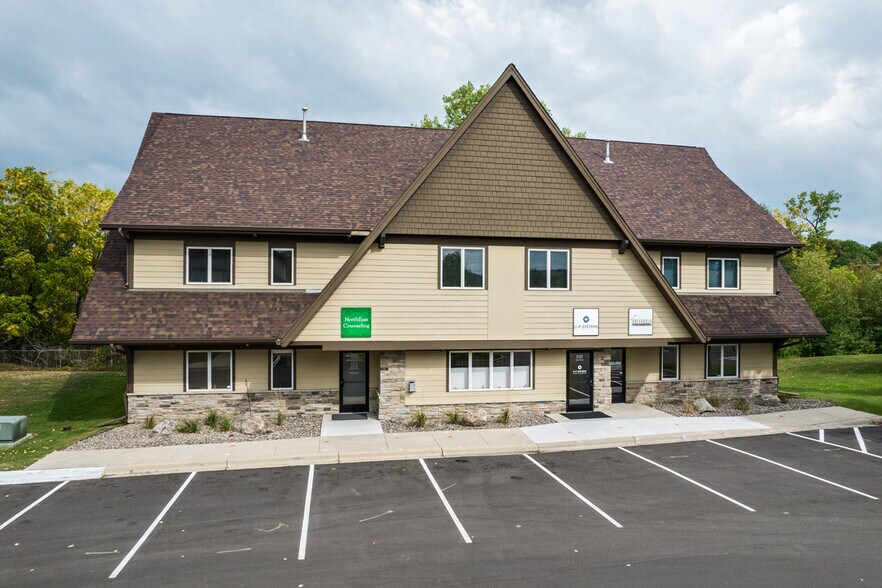 2127 County Road D E, Maplewood, MN for sale - Building Photo - Image 1 of 1