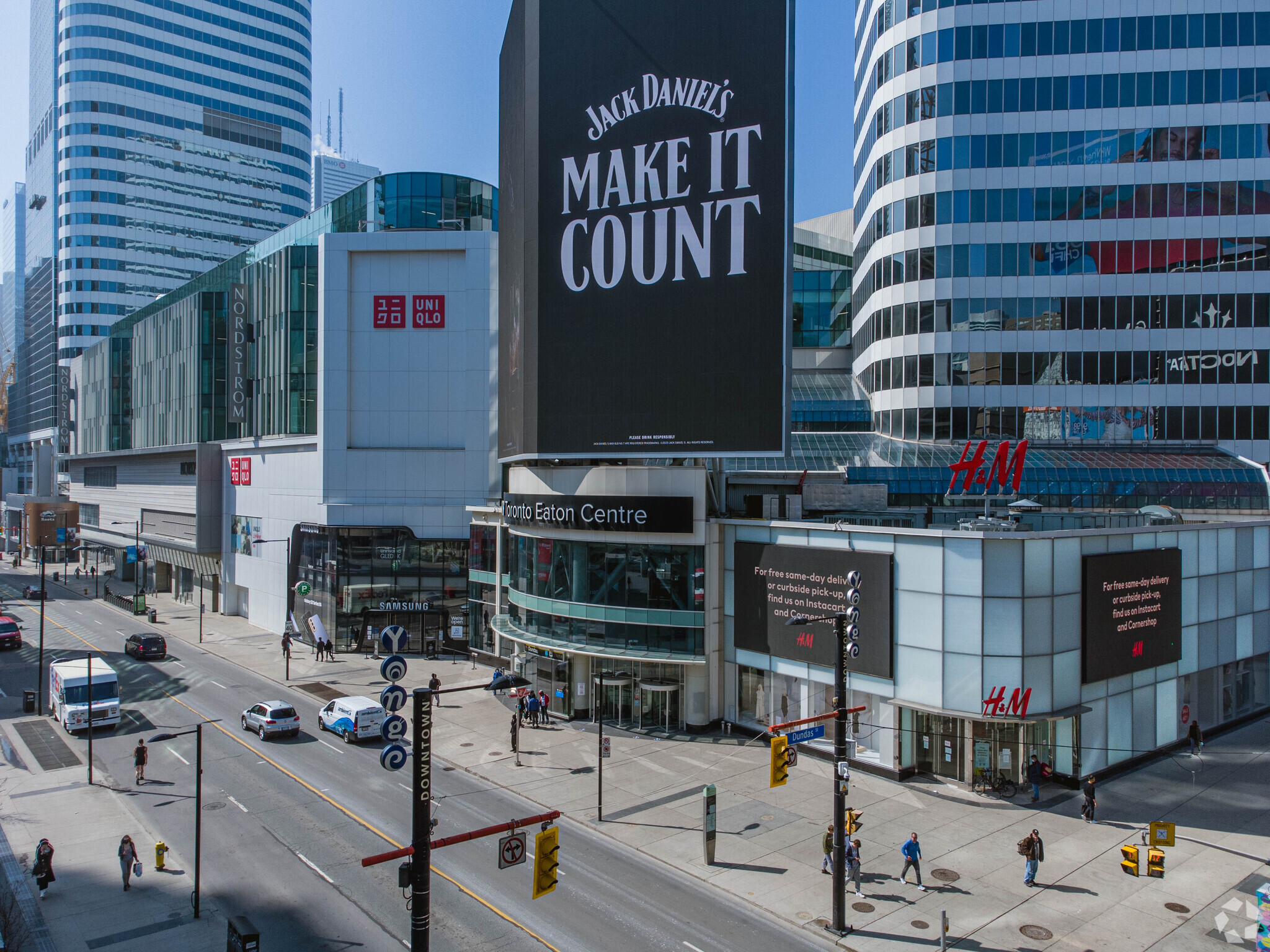 220 Yonge St, Toronto, ON for lease Primary Photo- Image 1 of 10