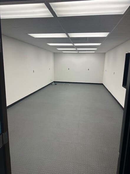 2898 Montecito Rd, Ramona, CA for sale - Interior Photo - Image 2 of 12