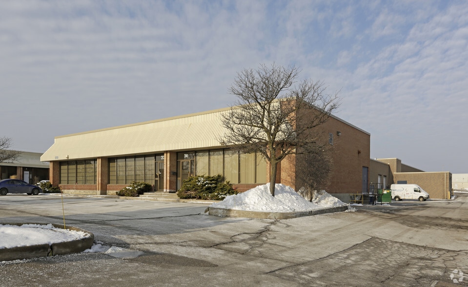 5730 Coopers Ave, Mississauga, ON for lease - Primary Photo - Image 1 of 6