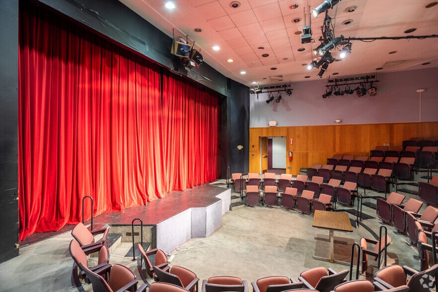 29 Castle Pl, New Rochelle, NY for lease - Interior Photo - Image 3 of 22