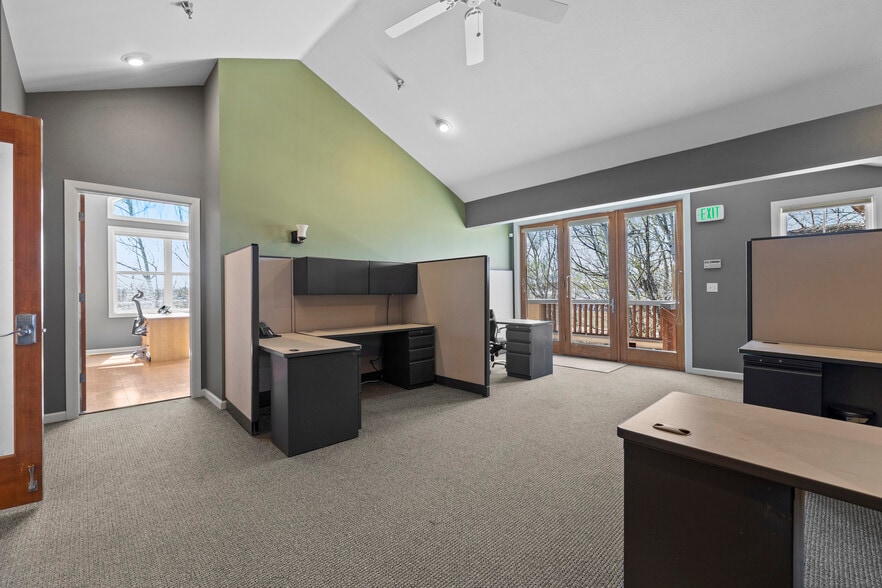 7102 La Vista Pl, Niwot, CO for sale - Interior Photo - Image 2 of 24