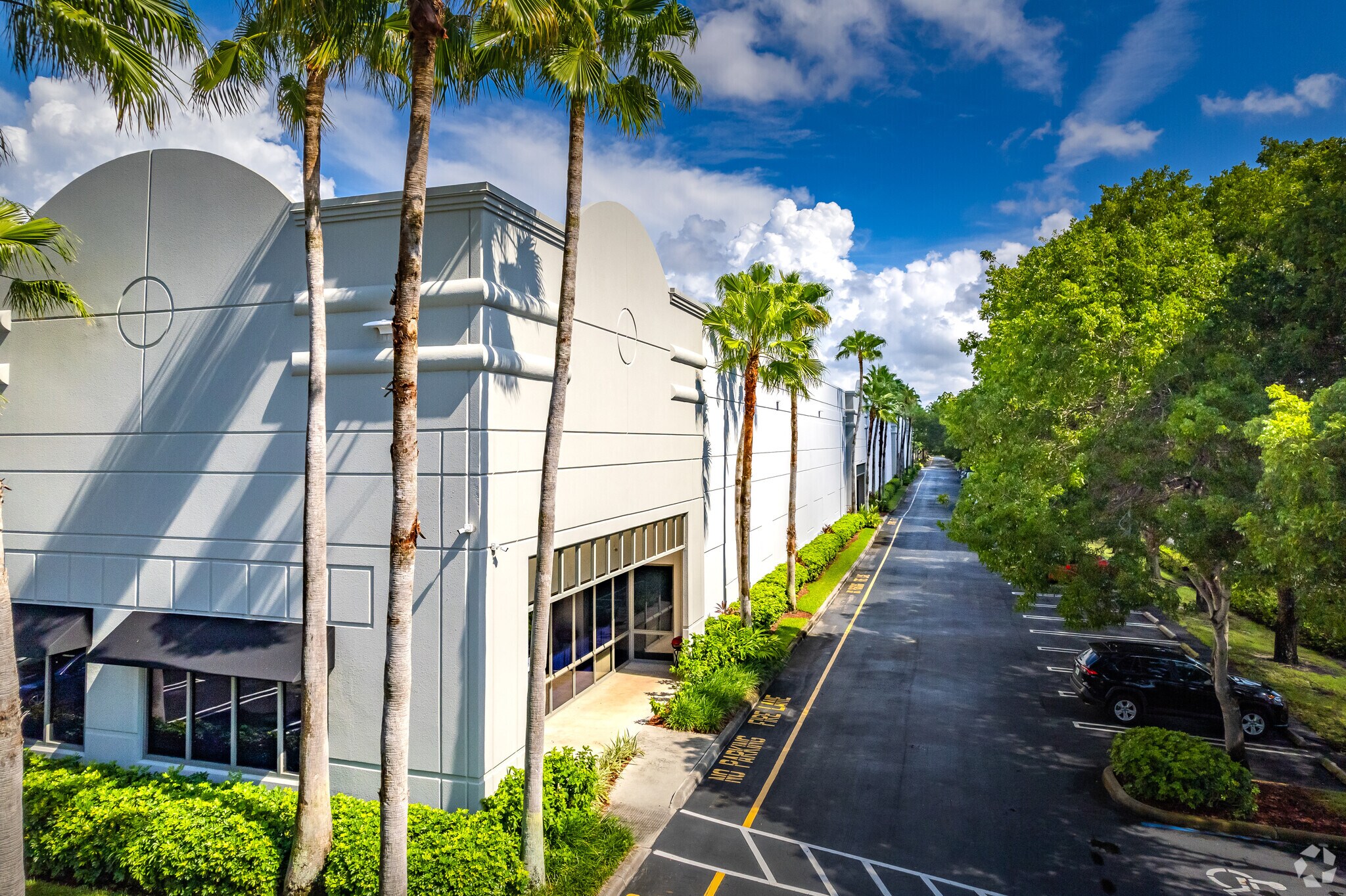 700 NW 33rd St, Pompano Beach, FL for lease Building Photo- Image 1 of 4