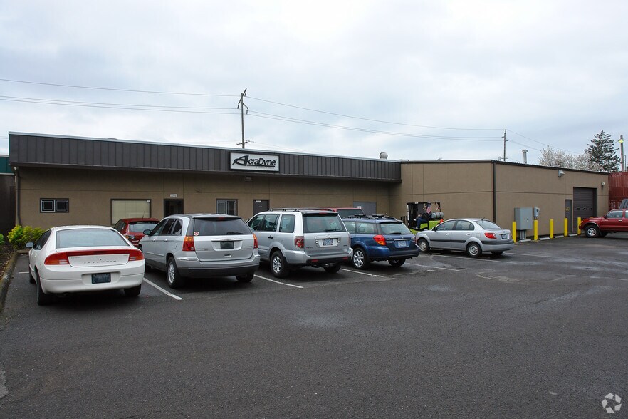9952 SE Oak St, Portland, OR for lease - Building Photo - Image 2 of 4