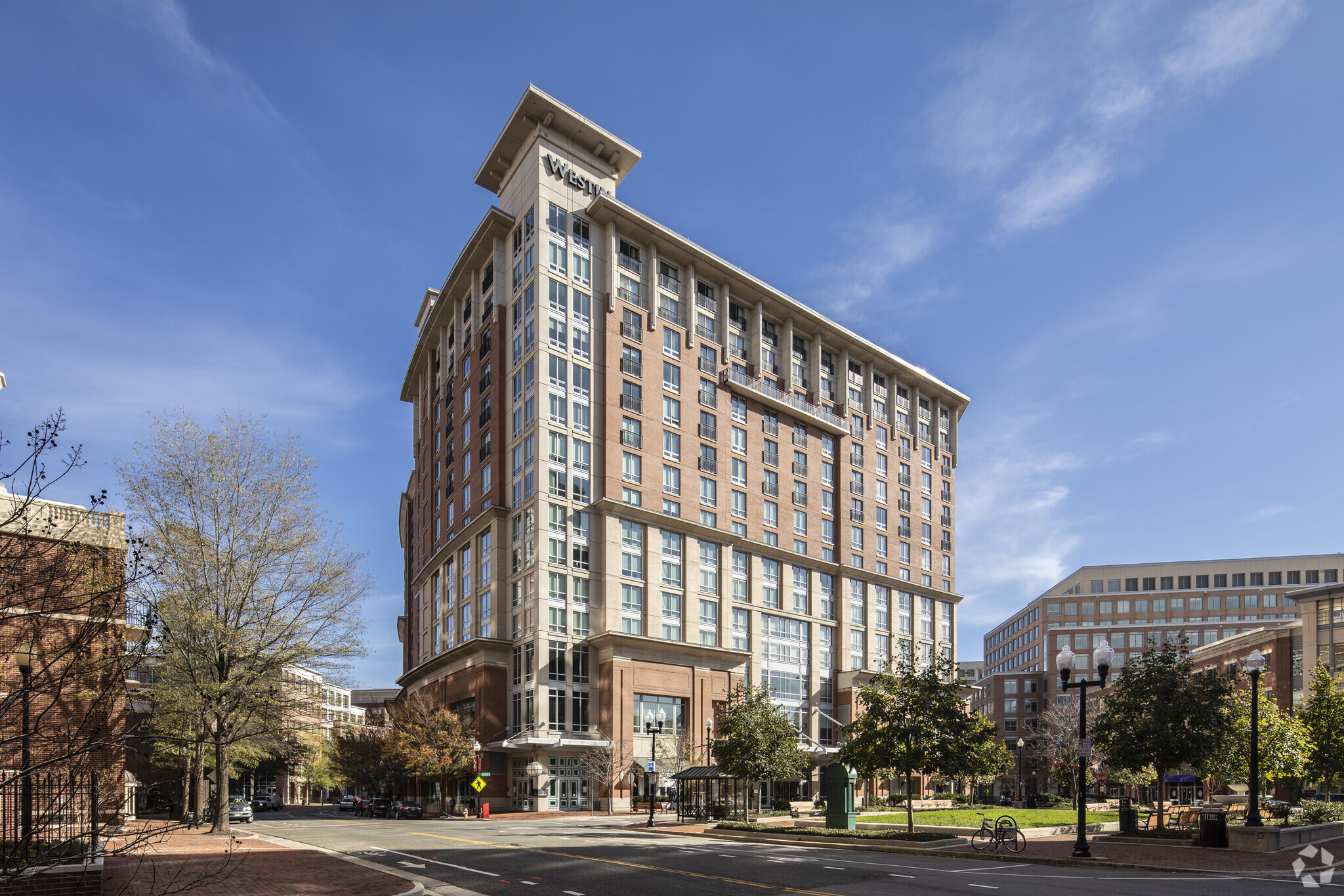 400 Courthouse Sq, Alexandria, VA for lease Building Photo- Image 1 of 4