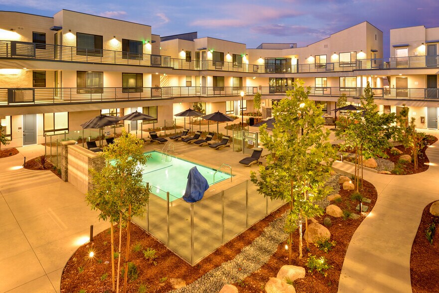 1196 Patricia Ave, Simi Valley, CA 93065