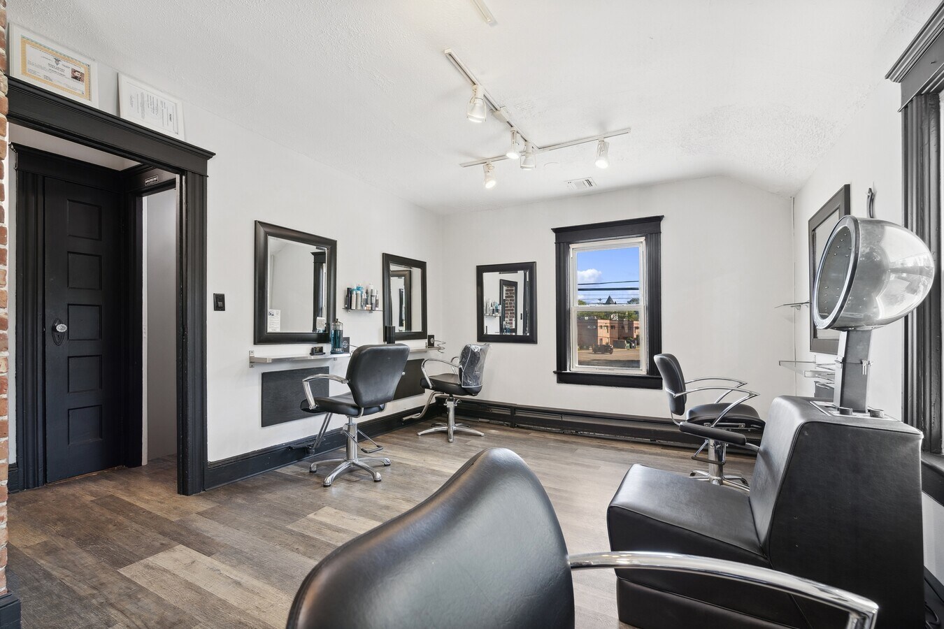 24 Gillette Ave, Sayville, NY 11782 Retail for Sale