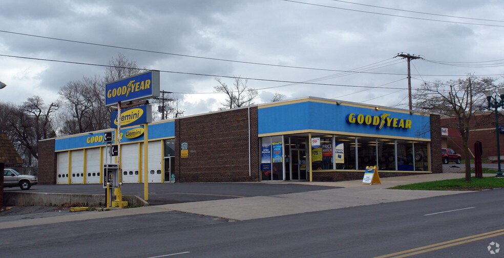 37 E Genesee St, Auburn, NY 13021