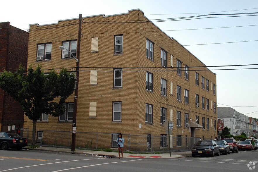 420 E 26th St, Paterson, NJ for sale - Primary Photo - Image 1 of 1
