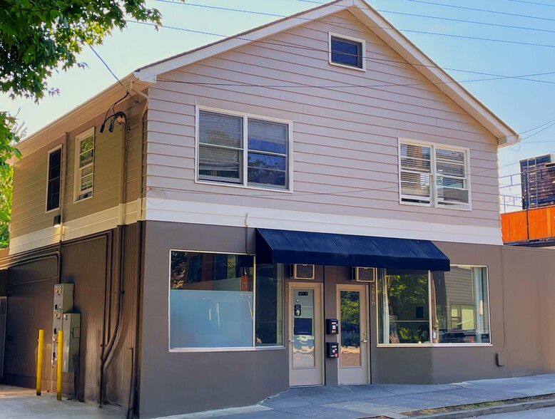 2816 NE Halsey St, Portland, OR for lease - Building Photo - Image 1 of 16