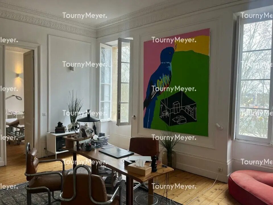 Office in Bordeaux for lease Interior Photo- Image 1 of 11